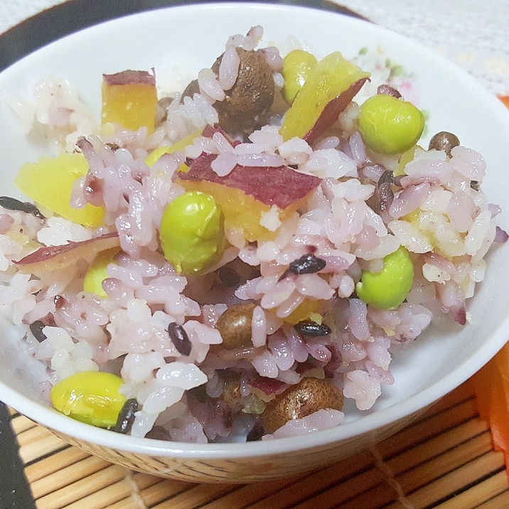 黒米入りで美しい♡むかご枝豆さつま芋ご飯